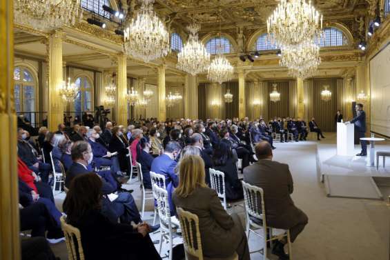 Macron fait un geste pour les pieds-noirs