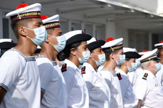 Quarante-deux jeunes Calédoniens fiers de porter l'uniforme de la Marine