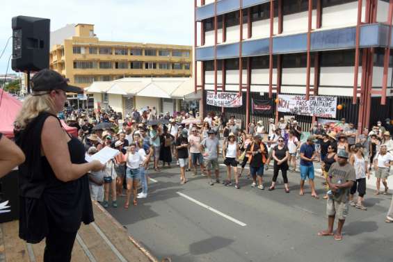 Mobilisation devant le Haussariat ce samedi matin contre les mesures anti-Covid