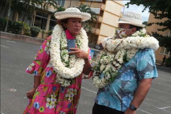 Le clash Facebook des sénateurs Tapura