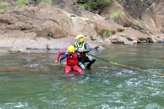 Païta : avec les fortes pluies, les pompiers continuent à se former en eaux vives