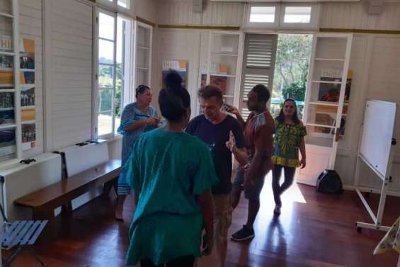 L'équipe de Thio tourisme formée à la prise de parole