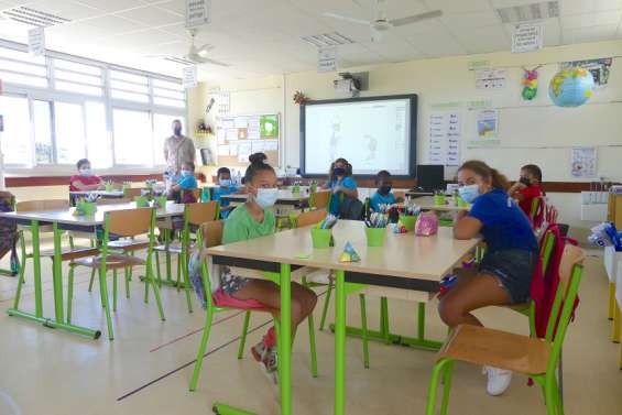 Une rentrée scolaire en demi-jauge et masquée dans le Nord
