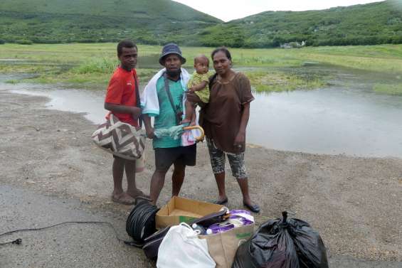 Après Dovi, les familles du squat du Kuendu Beach relèvent les dégâts