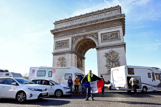 Les convois anti-pass ont grossi les manifs mais sans bloquer Paris