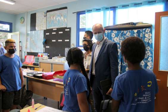 [RENTREE 2022] Le vice-recteur Erick Roser en visite dans les établissements du Mont-Dore