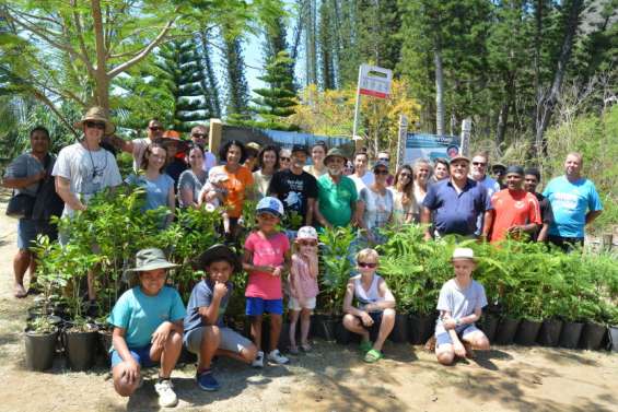 120 arbres pour les 10 ans de la mise sous protection de la baie des Tortues