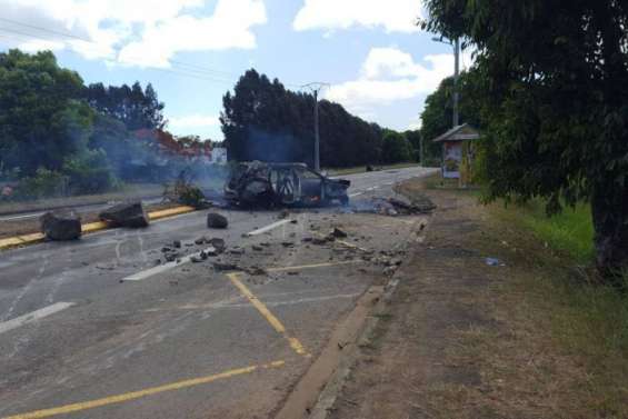 Les manifestants tiennent  la RP1 à Saint-Louis