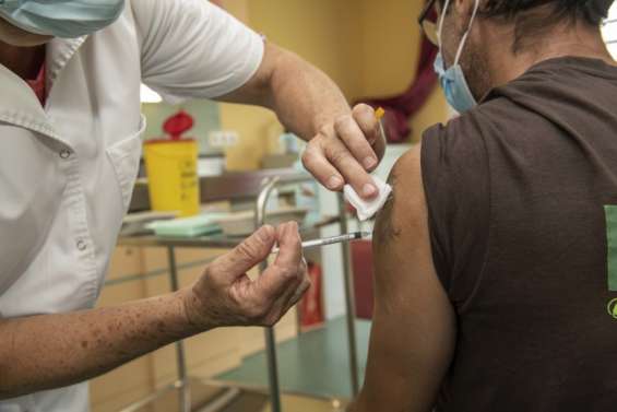 Plus de 1 000 cas positifs en 24 heures