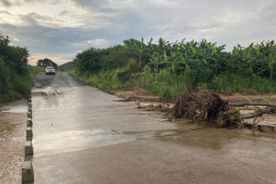 Un couple meurt dans sa voiture emportée par les eaux à Païta