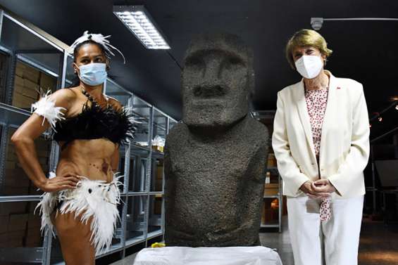Un musée chilien restitue un moaï