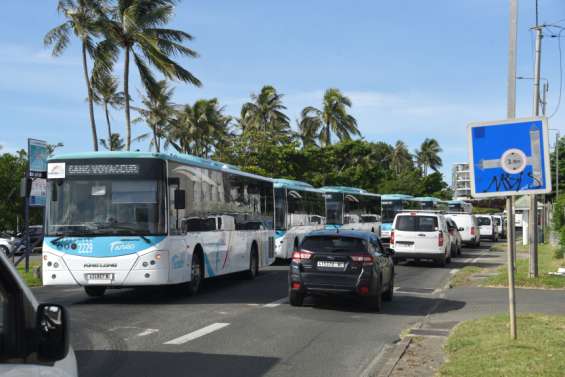 Nouméa : la grève de Karuïa se poursuit avec une opération escargot