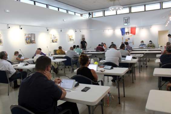 Louis Mapou et Milakulo Tukumuli quittent le Conseil municipal de Païta