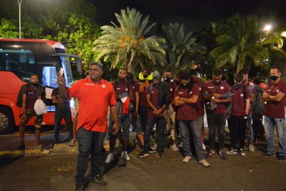 Les Cagous s'envolent et laissent des plumes