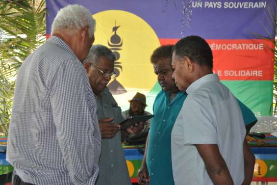 Le FLNKS pose un « préalable usine du Sud »