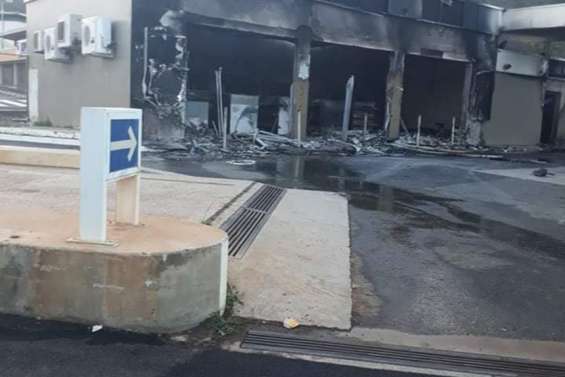 « Ils arrivaient par vagues » : récit d'une nuit d'insurrection