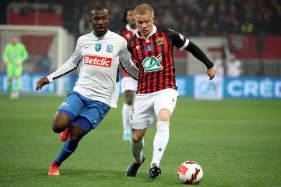 Football : Nice file au Stade de France
