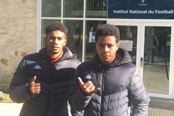 Plusieurs jeunes avec les meilleurs nationaux