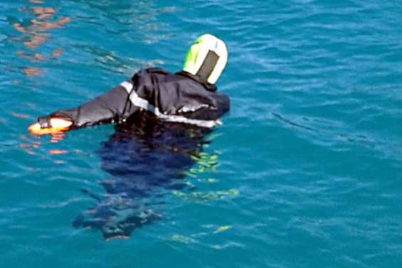 Le mannequin d’exercice de la SNSM de Nouméa à la dérive