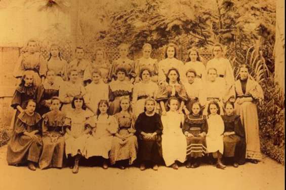 Une conférence sur l'instruction des filles en Nouvelle-Calédonie