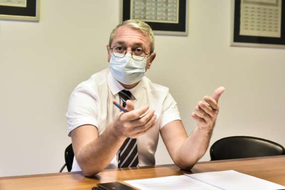 L'État lance une consultation de la société civile