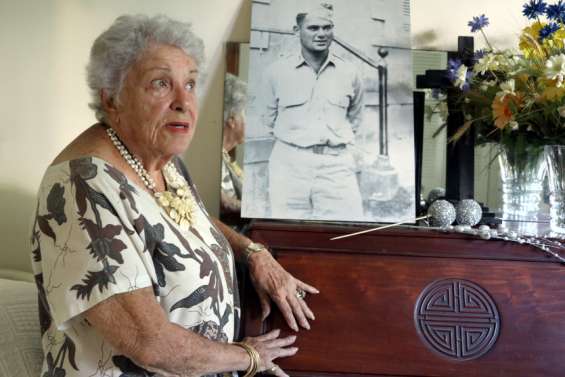 [GROS PLAN 2/3] Son soldat américain a traversé les océans et la guerre pour l'épouser