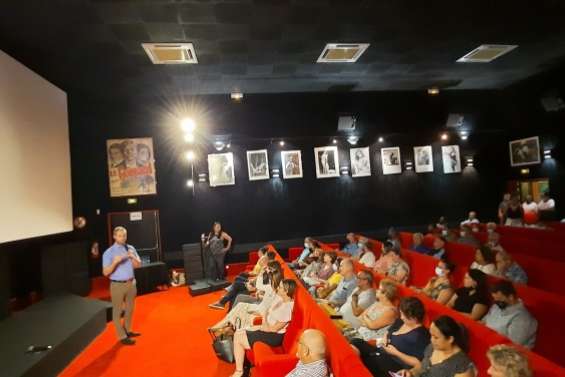 Premier meeting de soutien à Emmanuel Macron à La Foa