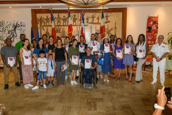 Vingt personnes accueillies dans la citoyenneté française