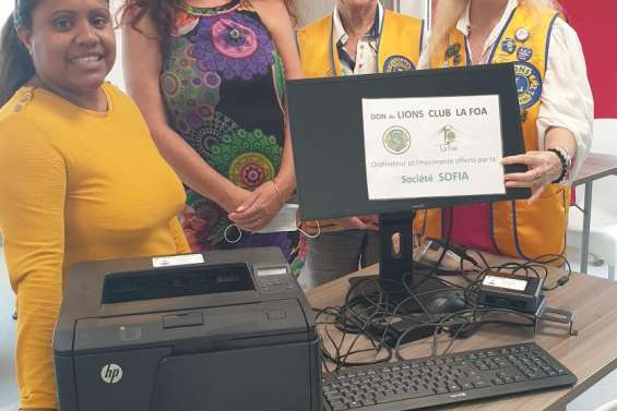 Le Lions club offre un ordinateur à l'ISA