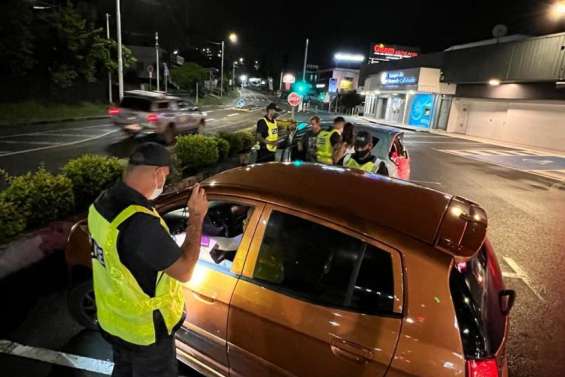 La police en contrôle routier à l'Anse-Vata