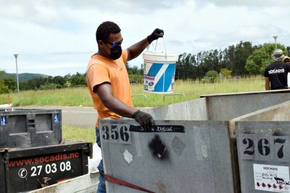 Païta : une collecte de déchets dangereux devant l'Arène du Sud