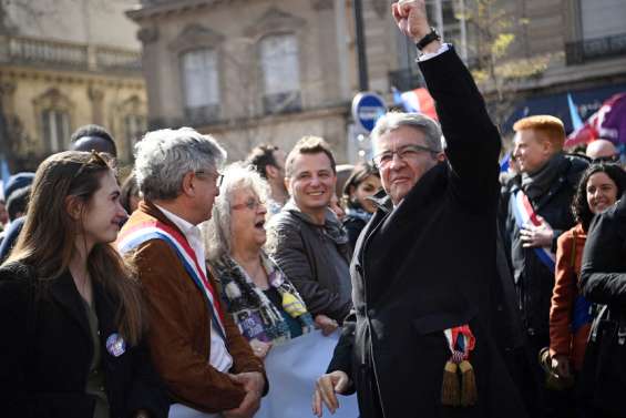 Mélenchon et les siens défilent à Paris pour un 