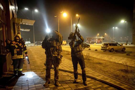 La Russie accusée d'un bombardement d'école, Zelensky veut parler à Poutine