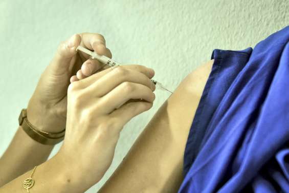 La quatrième dose désormais autorisée à partir de 80 ans