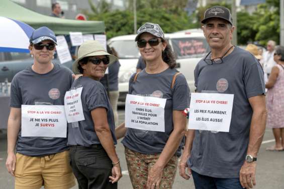 Vie chère : plus de 200 personnes réunies devant le gouvernement