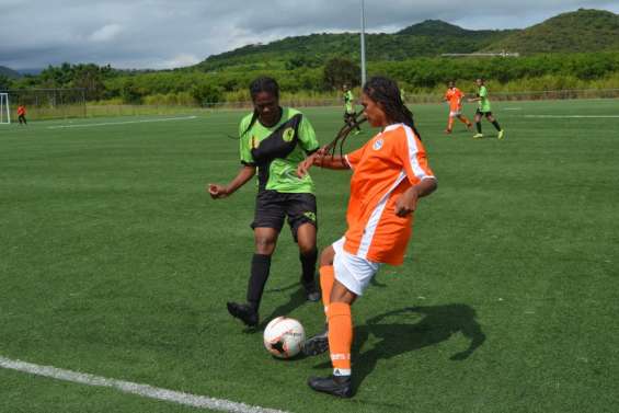Les filles jouent, les garçons se reposent