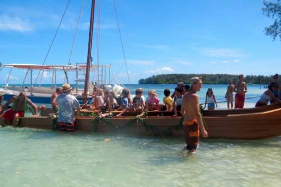 Honoura, une nouvelle pirogue traditionnelle à Moorea