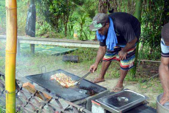 Bourail : le vide-greniers de Pothé marque le retour des visiteurs en tribus