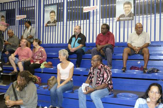 Mélenchon, campagne en trait d'union