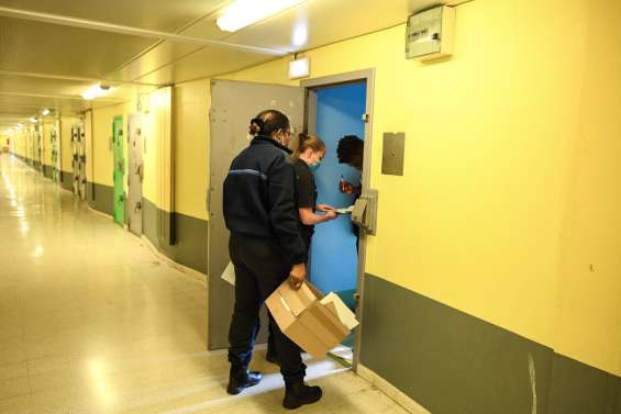 Présidentielle : dans la plus grande prison de France, des détenus à l'isoloir