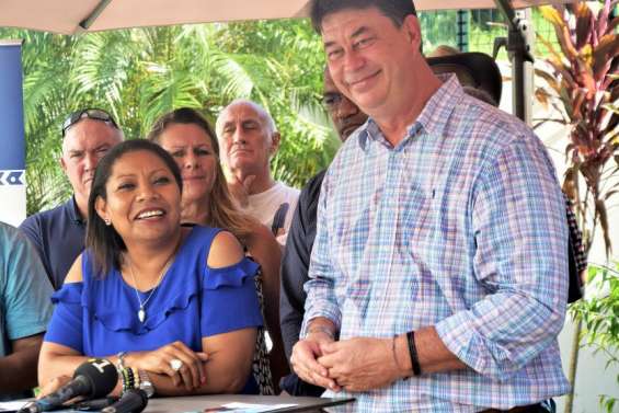 Législatives : Thierry Santa présente sa suppléante, Vanessa Wacapo