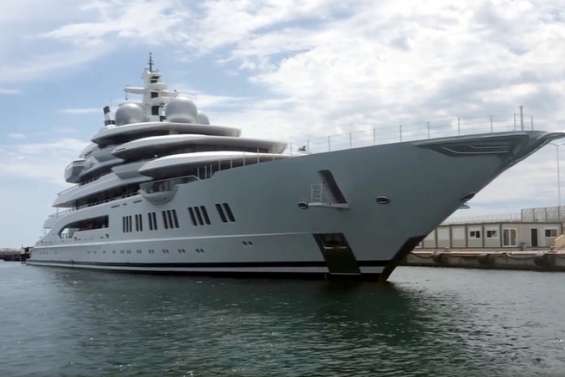 Fidji : l’embarrassant yacht d’un oligarque russe