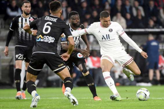 Football : Paris proche du sacre, Marseille renversant, Monaco s'envole