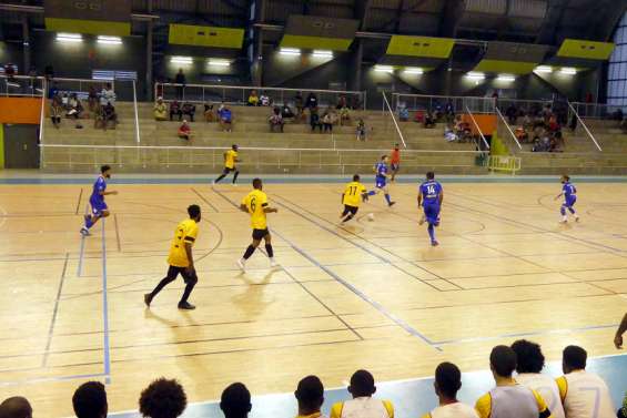 L'Université reste en tête