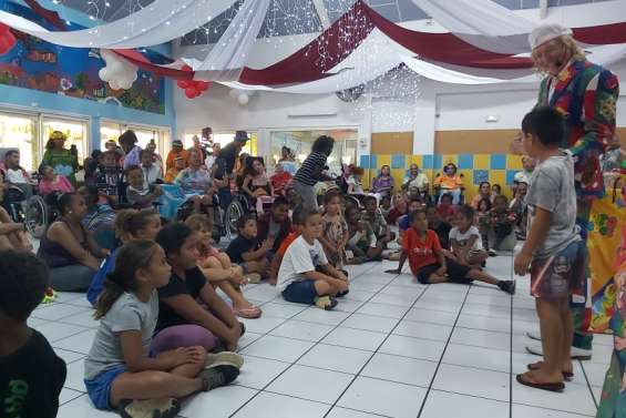 Le Cajeda et le foyer Reznik se rassemblent pour célébrer Noël