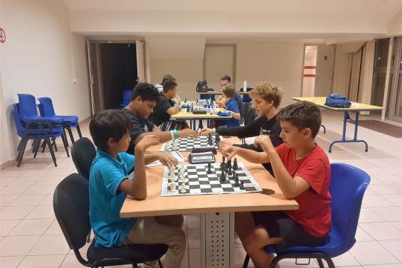 Le club d'échecs ROC place des pions à Païta