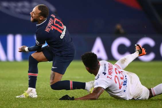 Lyon détrône le PSG, Neymar sort blessé