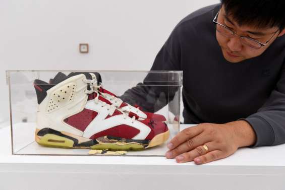 De vieilles baskets présentées en grande pompe