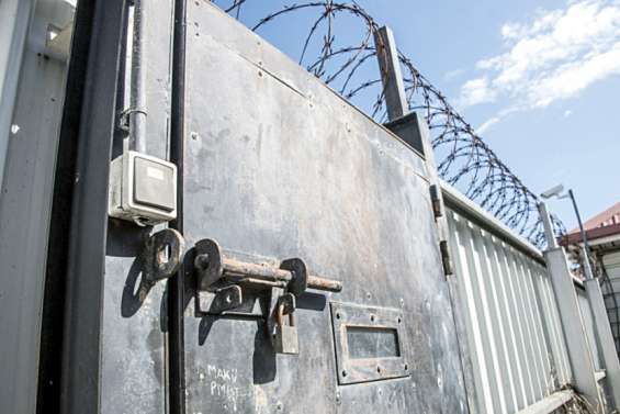 Vol de voiture, course-poursuite : l'évadé retourne en prison