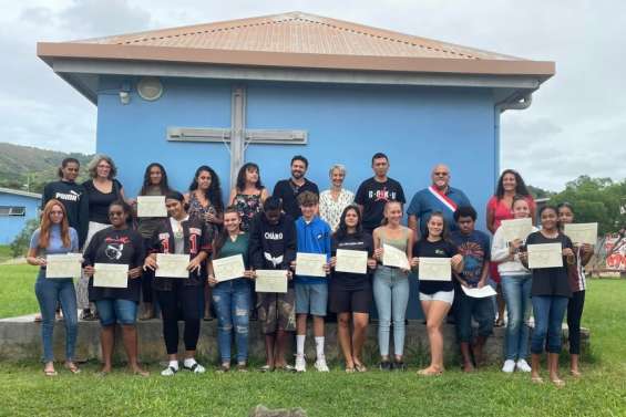 D'anciens élèves de troisième ont récupéré leur diplôme